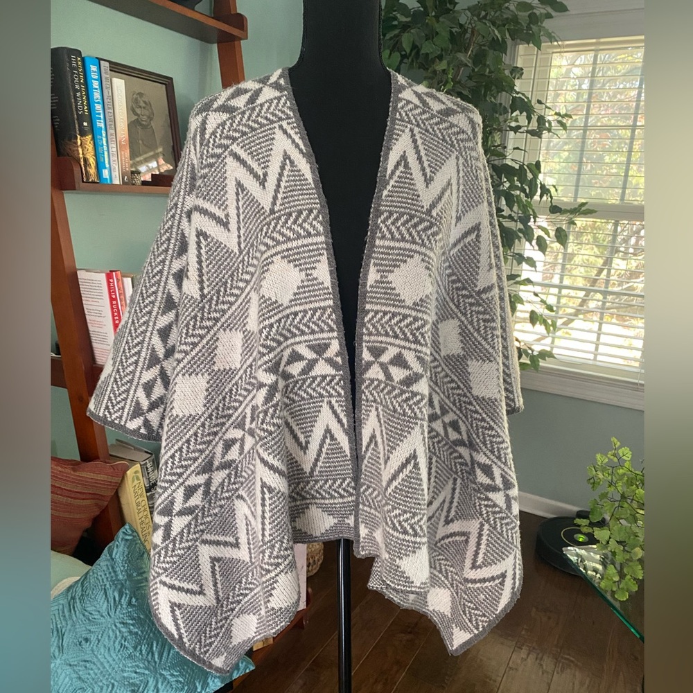 Gray & White Poncho/Sweater